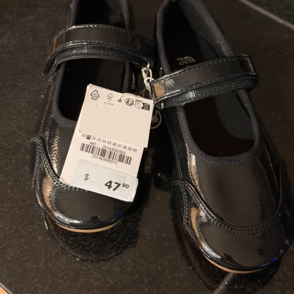 Zara Girls patent dress shoes Sz 31